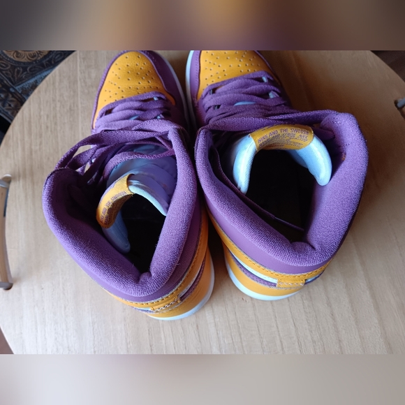 Air Jordan 1 Retro High OG - Picture 7 of 10